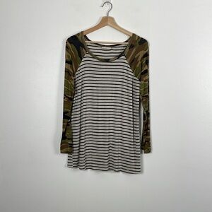 CoCo & Main long sleeve camo striped pullover stretch tee shirt Size Large